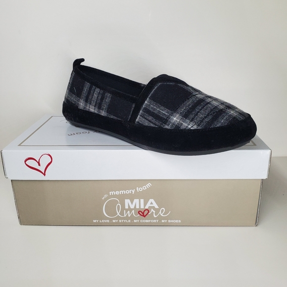 Mia Amore Slip-On - Picture 2 of 2